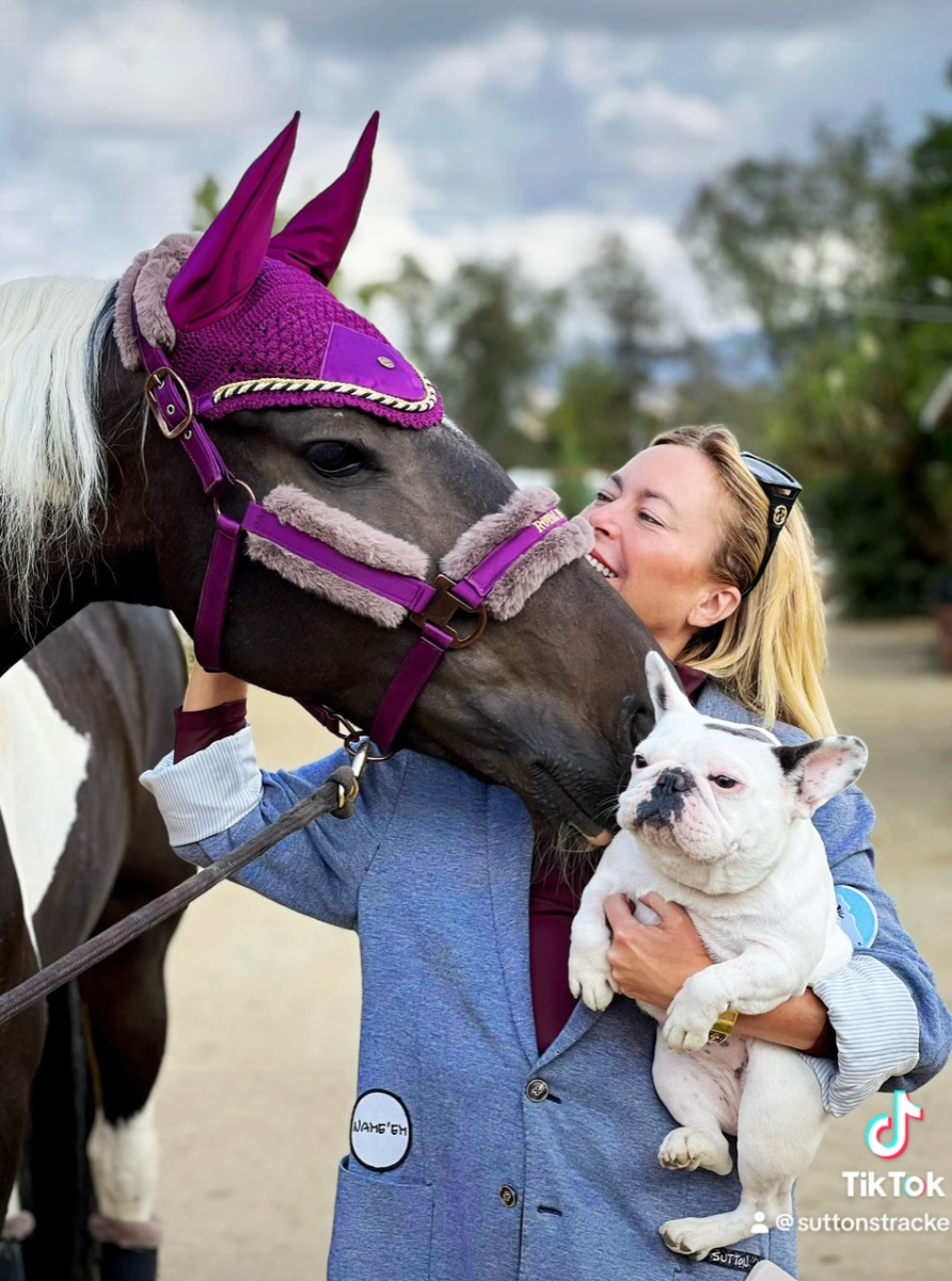 Santos sported a stunning Royal Equestrian tack set in purple, perfectly complementing Sutton’s own Royal Equestrian Liberte Collection, riding tights and shirt in the signature Purple Queen color